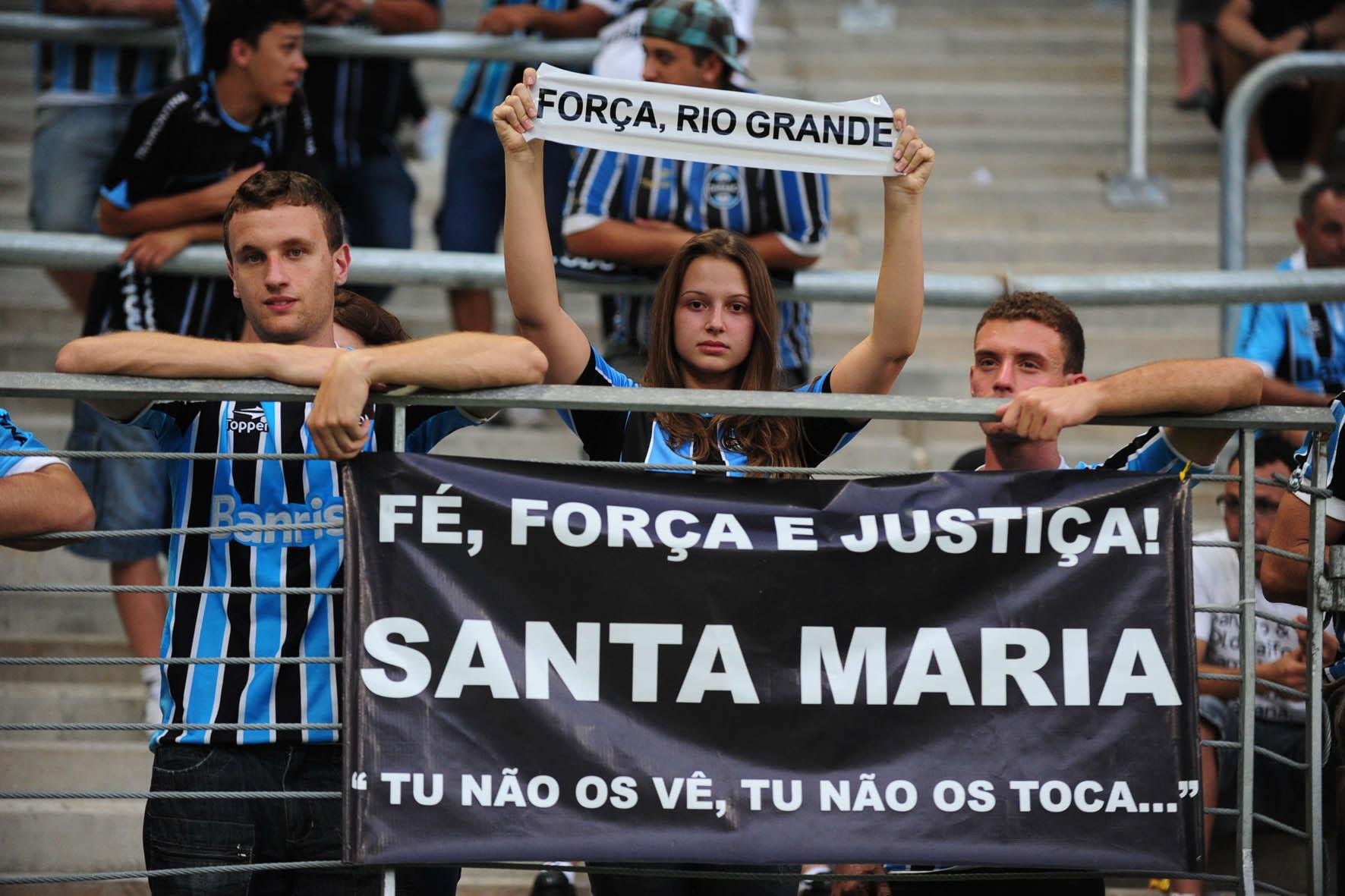 Torcida mostrou apoio &agrave;s v&iacute;timas e aos parentes da trag&eacute;dia de Santa Maria