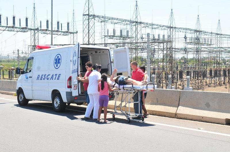 Carreta tomba e bloqueia parcilamente a BR 386 em Canoas