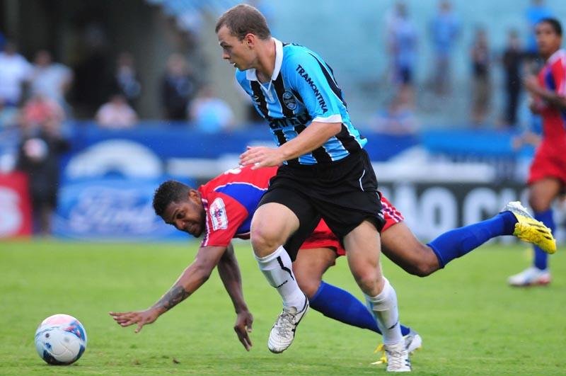 Lucas Coelho &eacute; esperan&ccedil;a de gols do Gr&ecirc;mio