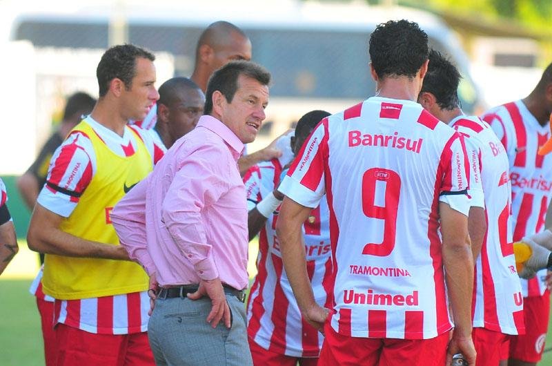 Dunga deve decidir equipe apenas neste s&aacute;bado