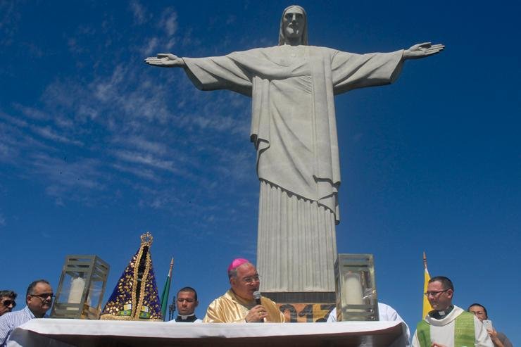 Missa em homenagem &agrave;s v&iacute;timas de Santa Maria foi celebrada no Rio de Janeiro