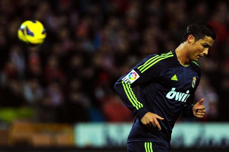 Cristiano Ronaldo marcou gol contra e viu o Real perder para o Granada no Espanhol