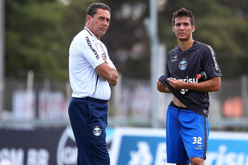 Bertoglio pode ser op&ccedil;&atilde;o para o segundo tempo contra o S&atilde;o Jos&eacute;