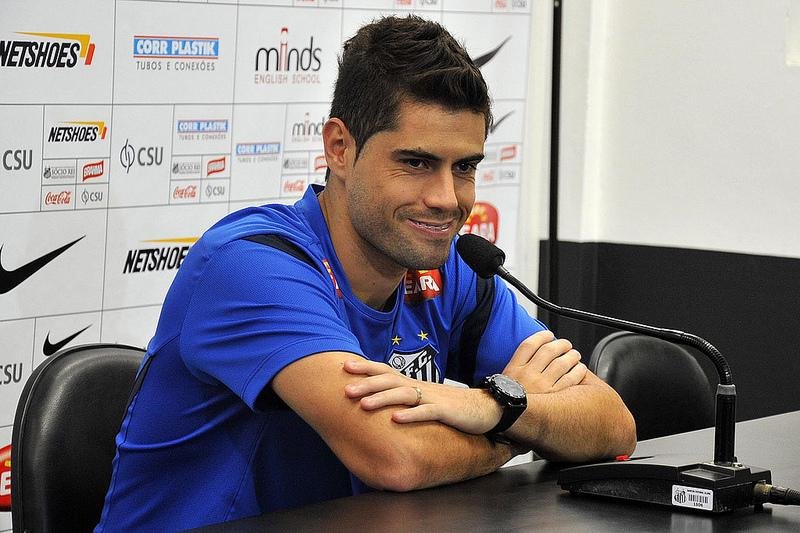Miralles &eacute; o destaque do Santos em 2013