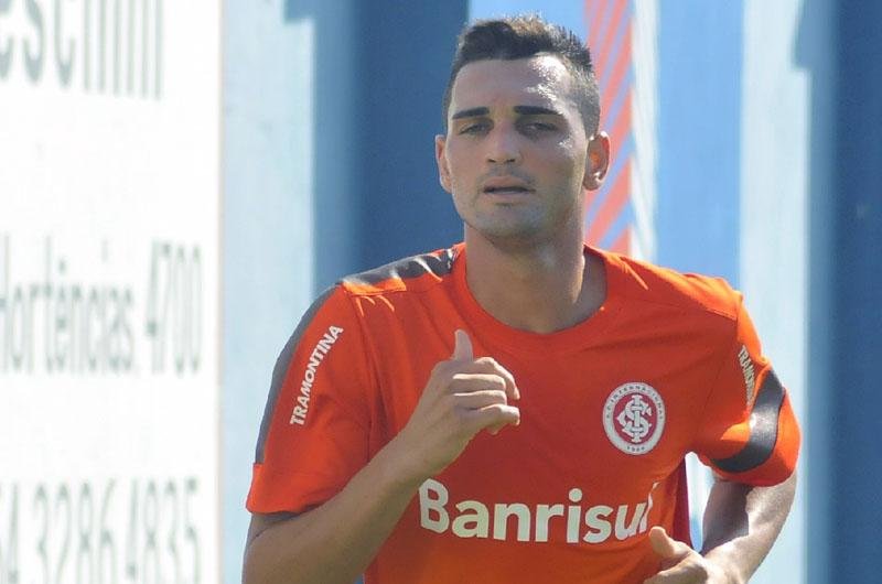 Dunga confirmou Gilberto no lugar de Forl&aacute;n
