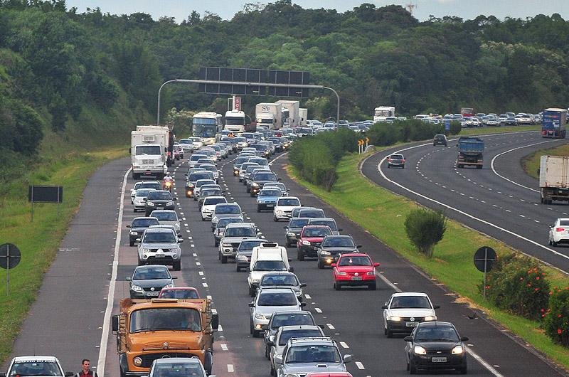 Parte do acostamento da freeway ser&aacute; liberado na volta do Carnaval