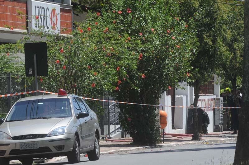 Artefato deixado em banco em Porto Alegre &eacute; detonado