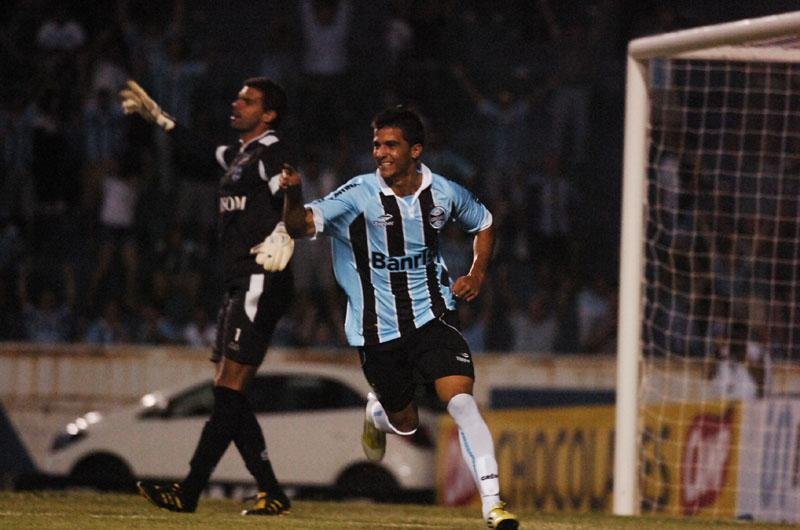 Em lance individual o argentino se destacou e marcou um gola&ccedil;o, o &uacute;ltimo do tricolor