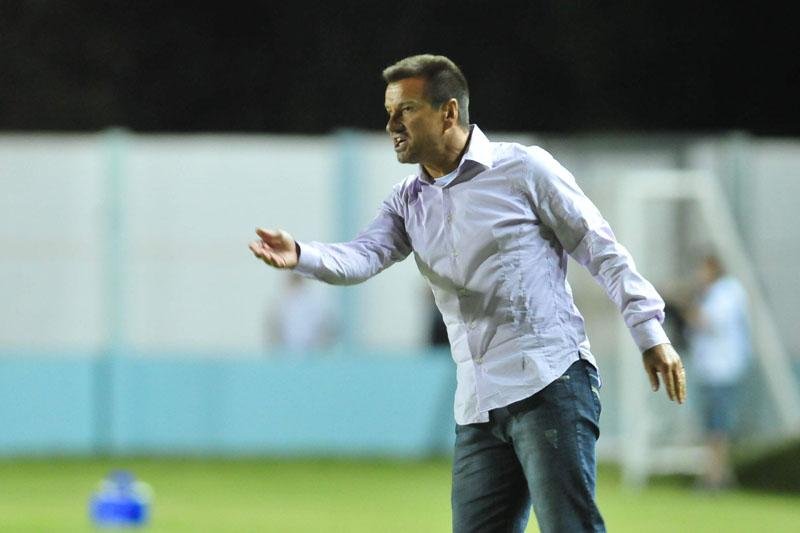 Treinador revelou plano de evitar tr&ecirc;s jogos seguidos para evitar desgaste no grupo principal
