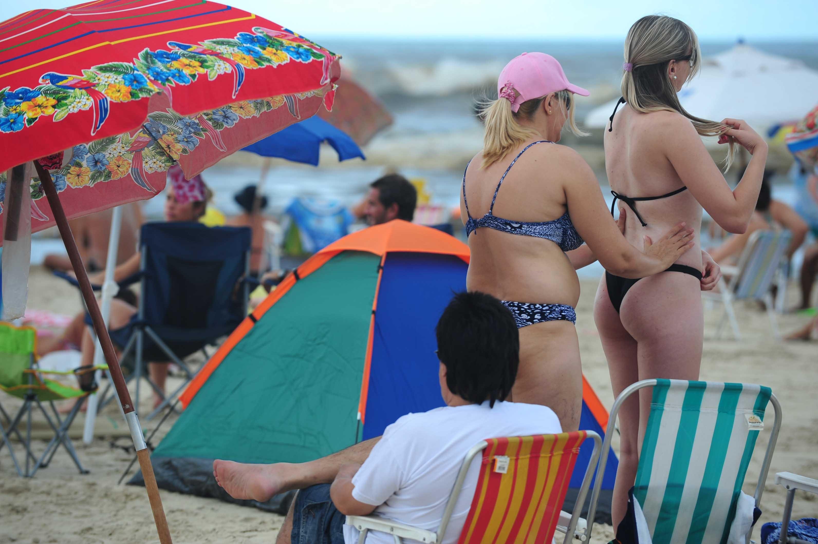  Se a temperatura continuar a subir, a previs&atilde;o &eacute; de que a praia lote &agrave; tarde