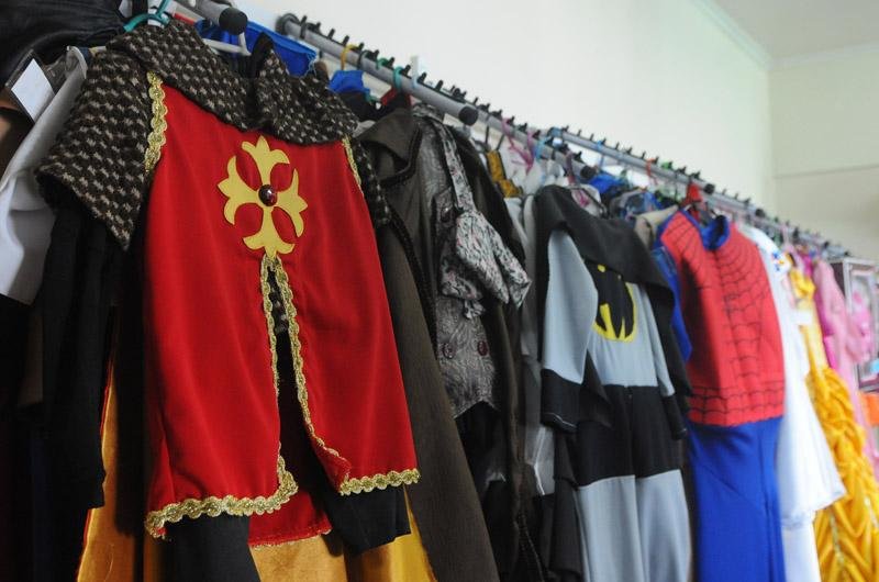 Trajes com loca&ccedil;&atilde;o mais cara s&atilde;o de rei e rainha medievais