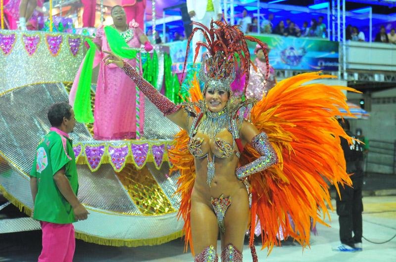 Praiana trouxe como destaque a ex-peoa do reality A Fazenda 5, da TV Record, &Acirc;ngela Bismarchi