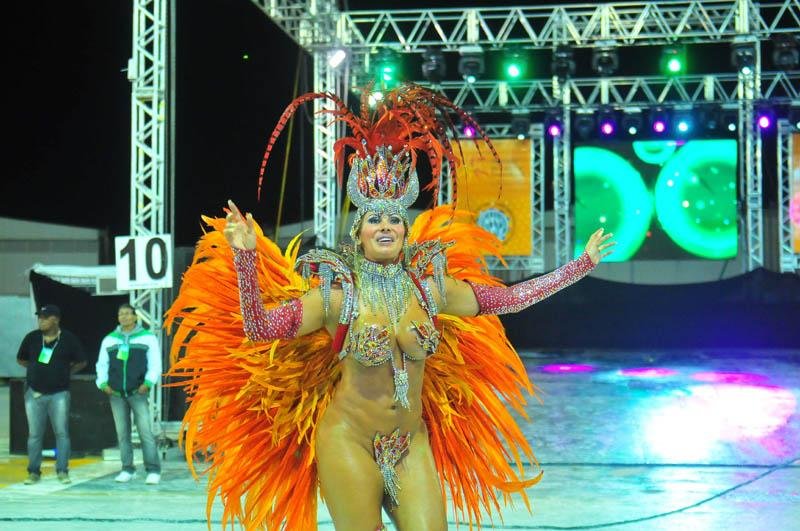 Angela Bismarck desfilou pela Praiana em Porto Alegre