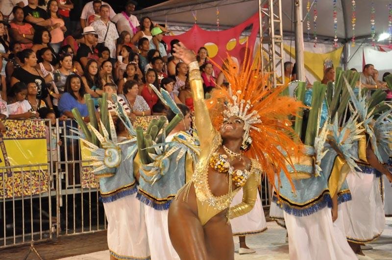 Desfiles reuniram 8 mil pessoas em Canoas