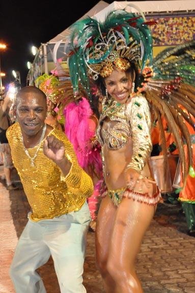 Casal da Nossas Ra&iacute;zes encantou