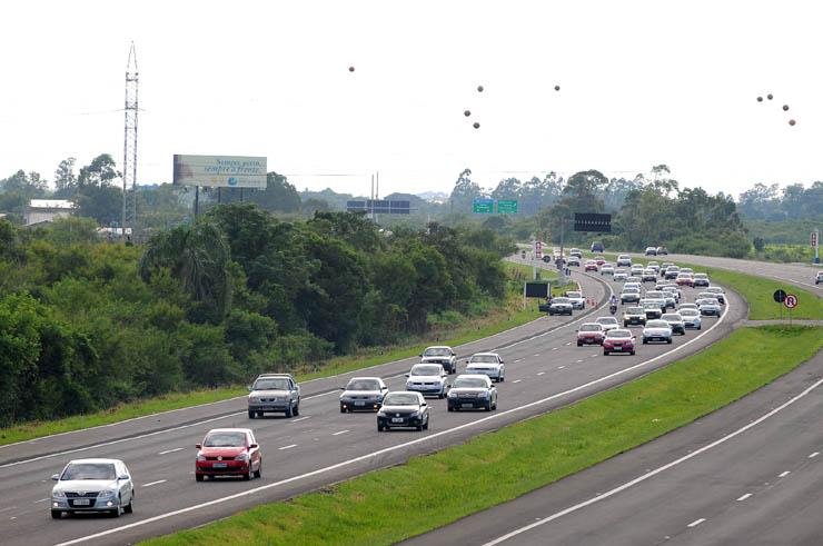 Motoristas viajam desde cedo do litoral em dire&ccedil;&atilde;o a Porto Alegre