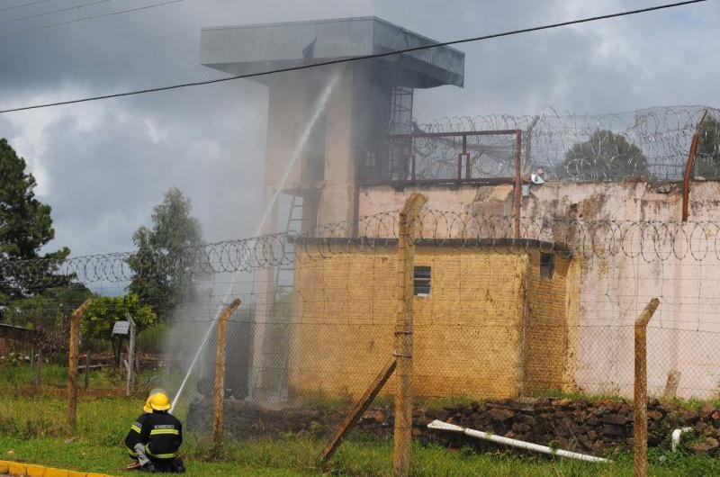 Presos atearam fogo a colch&otilde;es e &agrave; guarita da Brigada Militar na penitenci&aacute;ria de Vacaria