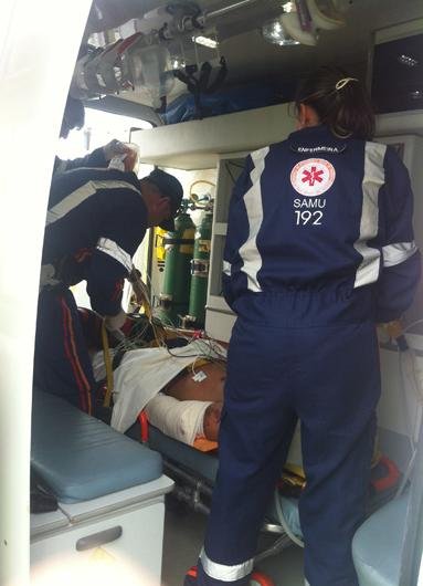 Duas ambul&acirc;ncias do Samu ajudaram no socorro
