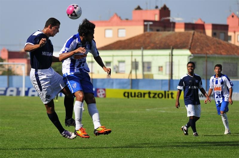 Inter teme les&otilde;es no gramado artificial do est&aacute;dio do Zequinha
