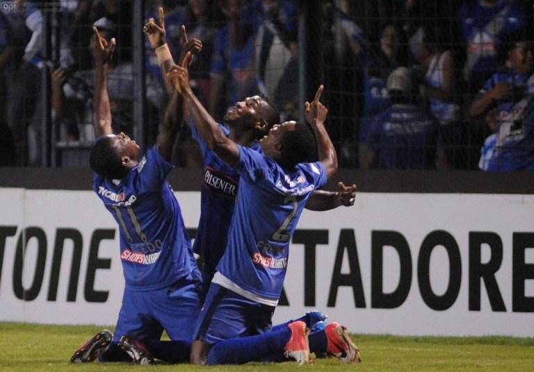 Emelec venceu o atual campe&atilde;o da Libertadores,  V&eacute;lez Sarsfield