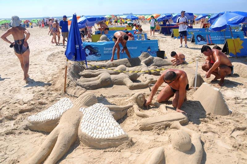 Dia tamb&eacute;m reservou um concurso de esculturas promovido pelos salva-vidas de Tramanda&iacute;