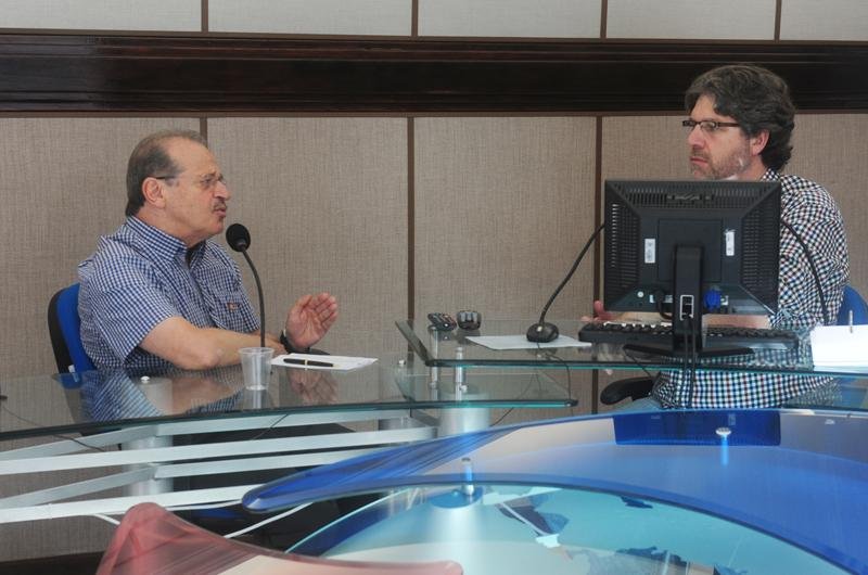 Chefe do Executivo falou ao vivo no programa Gua&iacute;ba Cidades