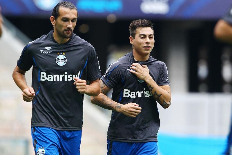 Barcos e Vargas comandar&atilde;o o ataque do Gr&ecirc;mio nesta noite