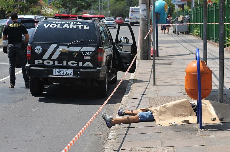 Pol&iacute;cia suspeita que crimes estejam relacionados