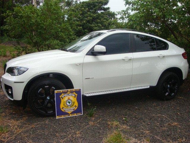 BMW X6 tinha placas do Paraguai e trafegava irregularmente no Brasil 