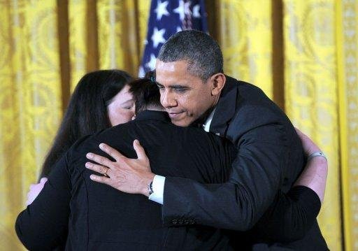 Obama homenageou professores mortos em massacre