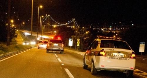 Comboios da Pol&iacute;cia Civil e da For&ccedil;a Nacional se mobilizaram de madrugada