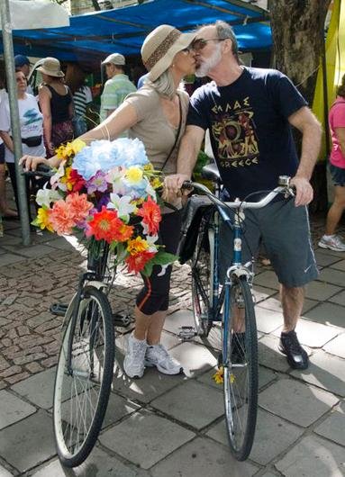 Fot&oacute;grafos e ciclistas convidaram casais a apoiar a causa