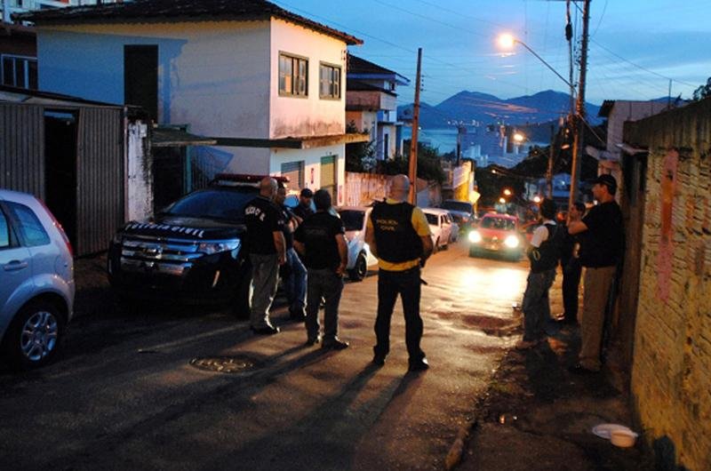 Pol&iacute;cia Civil cumpre 97 mandados de pris&atilde;o