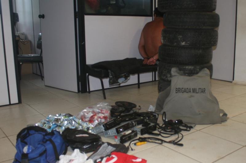 Suspeitos foram encontrados com pe&ccedil;as de ve&iacute;culos roubados