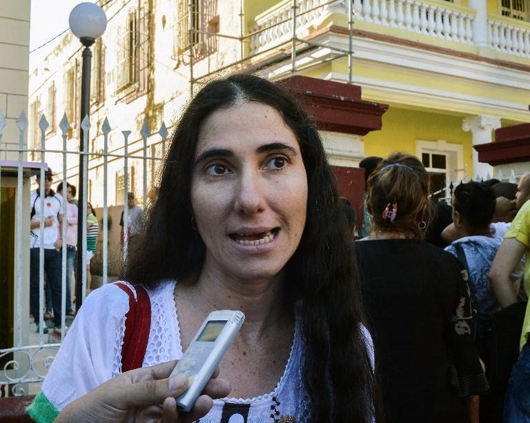 Blogueira cubana Yoani S&aacute;nchez viaja ao Brasil