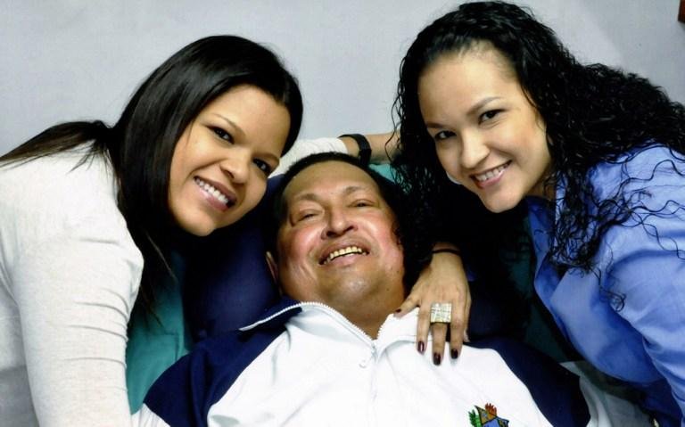 Ch&aacute;vez anuncia no Twitter que voltou &agrave; Venezuela