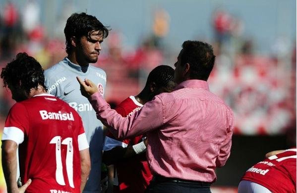Alisson promete passar por cima do desentrosamento por nova oportunidade