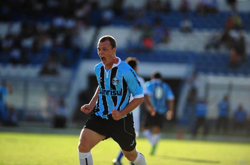 Lucas Coelho mira exemplo de Barcos e busca efetiva&ccedil;&atilde;o no Gr&ecirc;mio