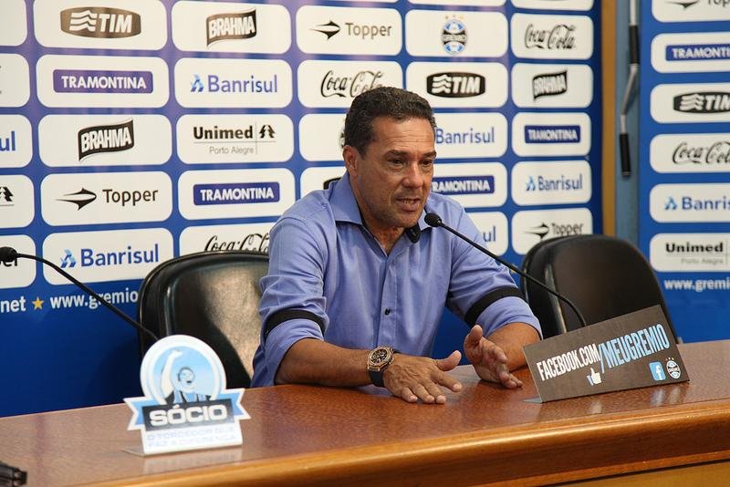 Luxa deve escalar o Gr&ecirc;mio ideal para encarar o Fluminense