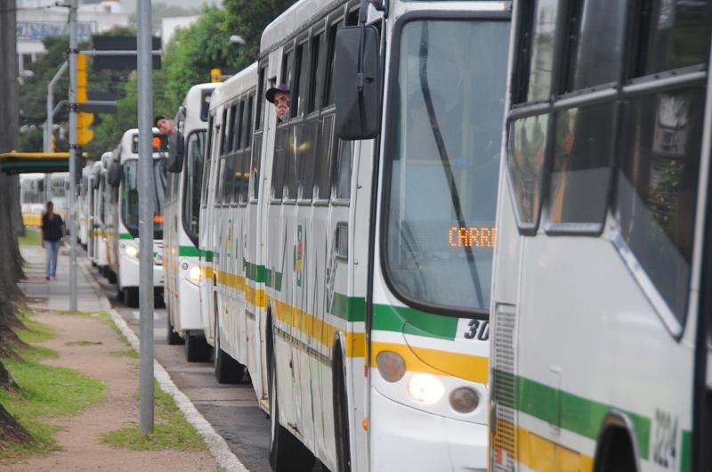 Usu&aacute;rios ficaram irritados com a demora e a lentid&atilde;o dos &ocirc;nibus
