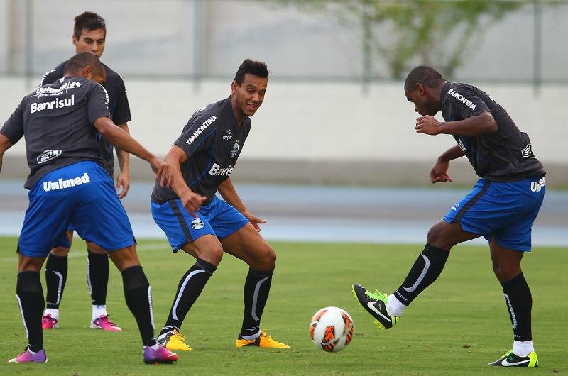 Fernando e Welliton apareceram no time titular