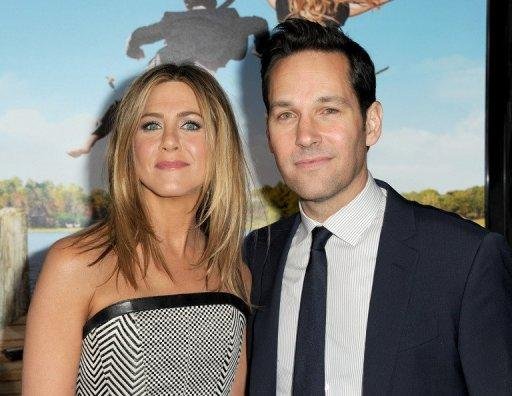 Jennifer e Rudd protagonizaram a com&eacute;dia Loucuras no Para&iacute;so no ano passado