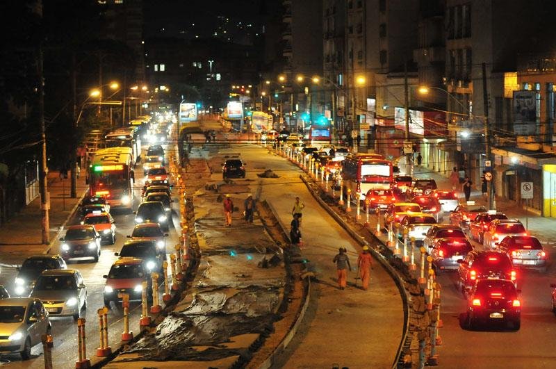 Caos no tr&acirc;nsito diminuiu desta manh&atilde; para a noite