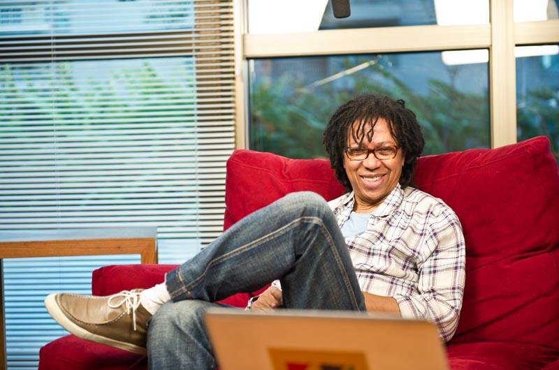 Cantor e instrumentista Djavan mostra show do CD &acute;Rua dos Amores&acute;, no dia 20 de mar&ccedil;o