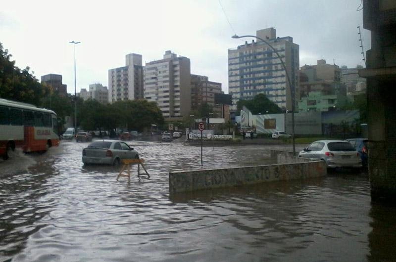 Chuva provoca transtornos na Capital