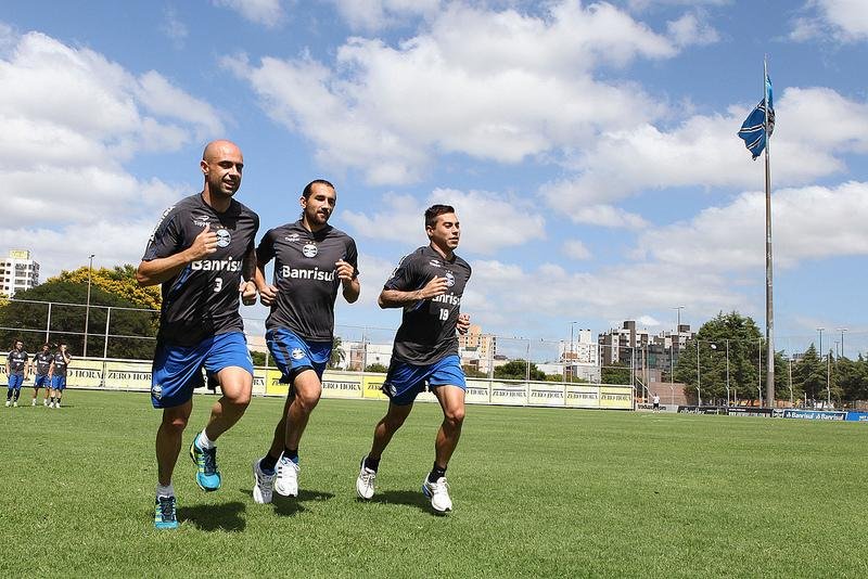 Gr&ecirc;mio almo&ccedil;a e embarca para Caxias do Sul no come&ccedil;o da tarde