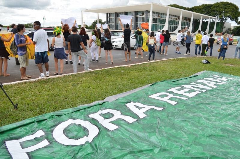  DF tem segundo dia de protestos contra o presidente do Senado