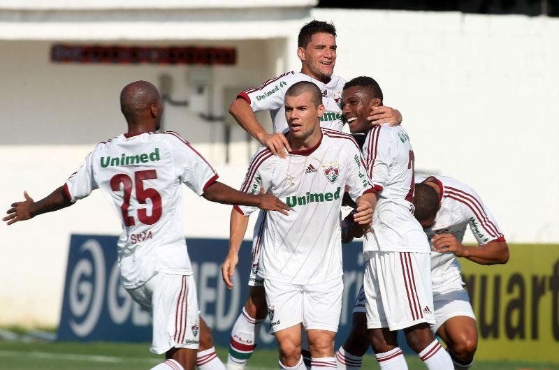 Jogadores do Fluminense comemoram gol sobre Madureira