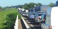 Congestionamento na freeway chegou a quatro quilômetros após acidente