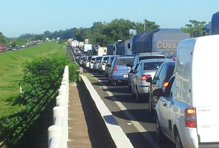 Congestionamento na freeway chegou a quatro quil&ocirc;metros ap&oacute;s acidente